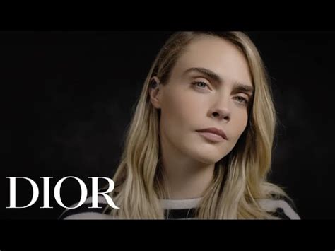 dior stand with women